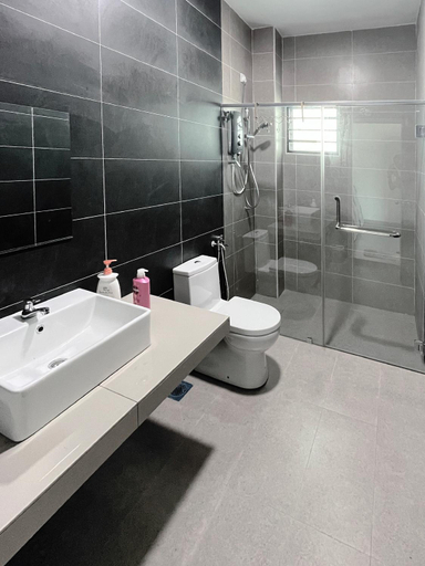 Bathroom 7