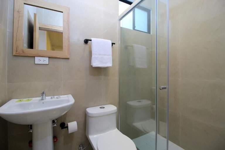 Bathroom 4, APART HOTEL CASA BLANCA, Cuenca