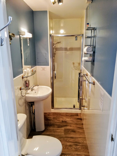 Bathroom, Treventon Guest House, Cornwall