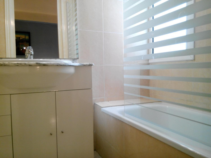 Bathroom 2, Acantilados, Tarragona