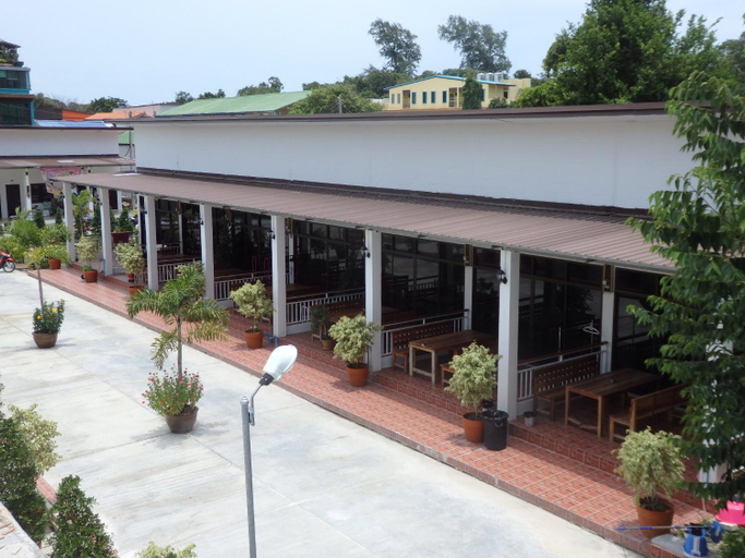 Exterior 7