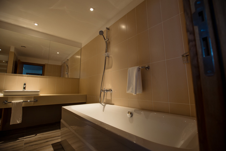 Bathroom 4, Holiday Inn AKTAU - SEASIDE by IHG, Aqtau
