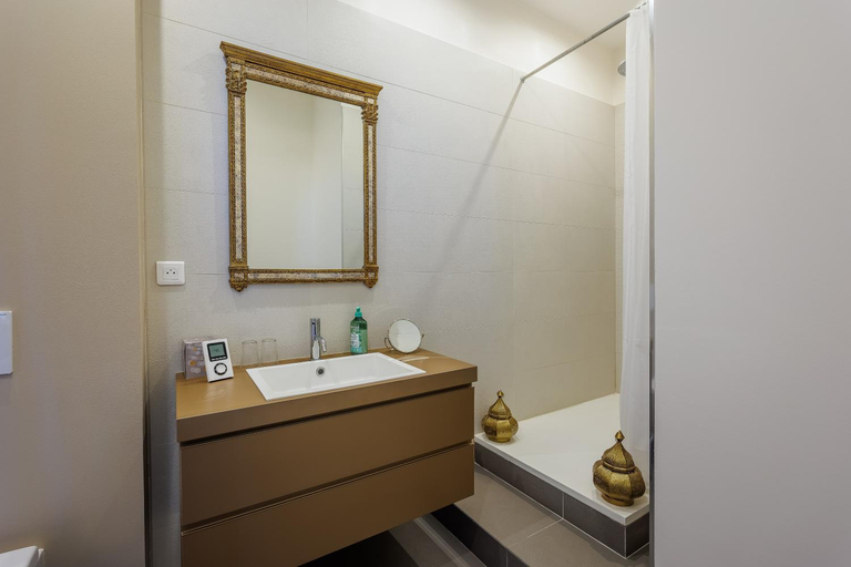 Bathroom 3, La Passerelle du Canal, Aude