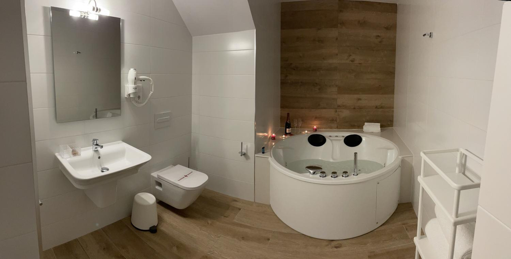 Bathroom 2, Playacruz Apartamentos, A Coruña