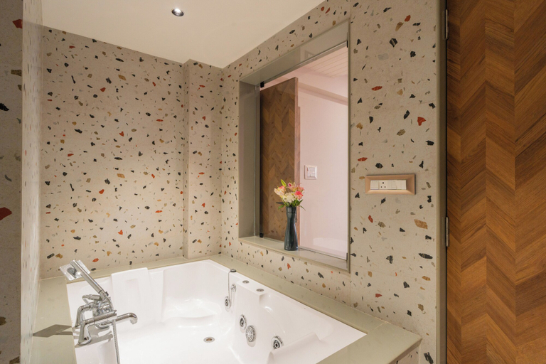 Bathroom 2, ELIVAAS Kamerios Brisa 1BHK with Jacuzzi, North Goa