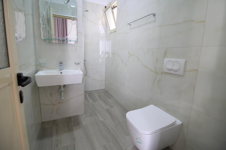 Bathroom 2, "Vision 4 Ksamil" Villa - Apartments and Rooms, Sarandës