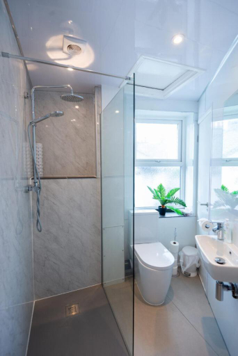 Bathroom, Lakes Boutique Hostel Apartment Windermere, Cumbria