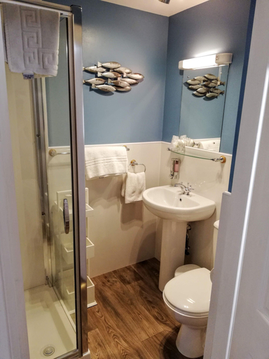Bathroom 3, Treventon Guest House, Cornwall