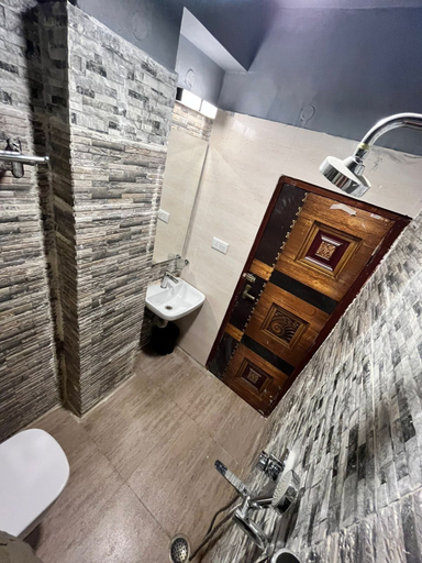 Bathroom 4, Sarai Inn, Kolkata