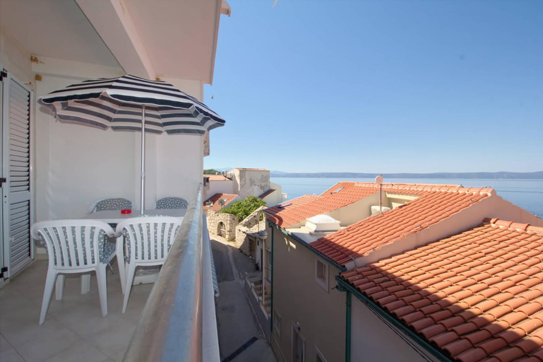 Others 4, Vila Rikard, Podgora