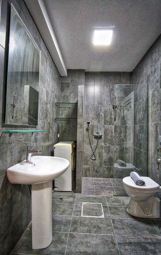 Shower 4, Aquamarine Apartments, East Macedonia and Thrace