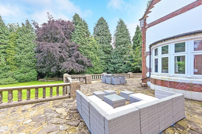 Others 3, Exquisite Manor House in Surrey Hills, Surrey