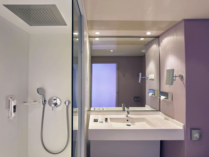 Bathroom 5, Mercure Metz Centre Hotel, Moselle