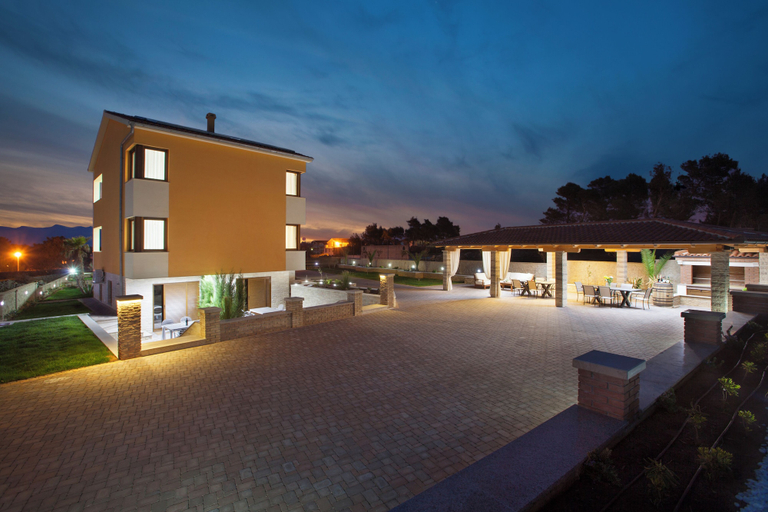 Exterior & Views 2, Malibu Grand Royale – Luxury Group Villa, Vir