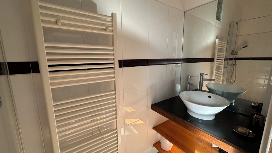 Bathroom 5, Domaine de l'Aven, Aude