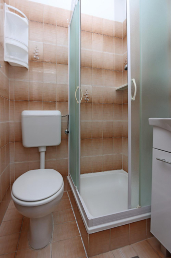 Bathroom 2, Apartments and rooms by the sea Banjol, Rab - 19692, Lopar/Supetarska Draga