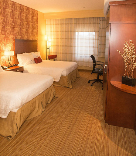 Bedroom 3, Courtyard Marriott Victorville, San Bernardino