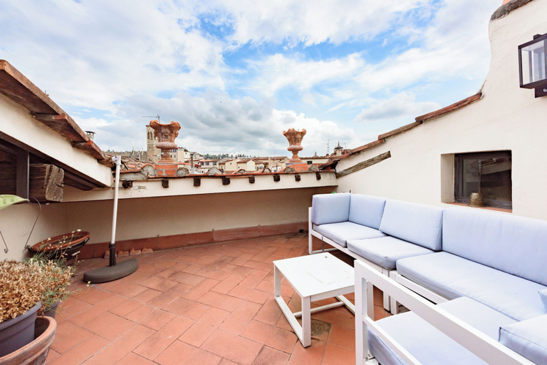 Others 4, Regina House by Mmega, Florence