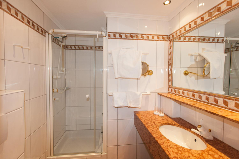 Bathroom 4, Hotel Schlosshof, Landeck