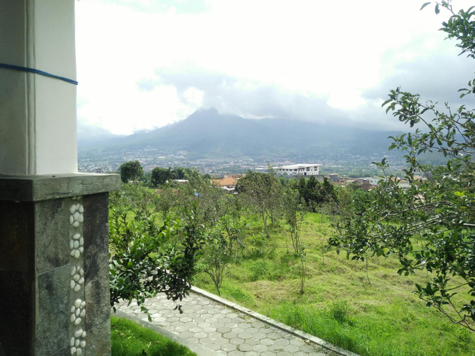 Exterior & Views 30