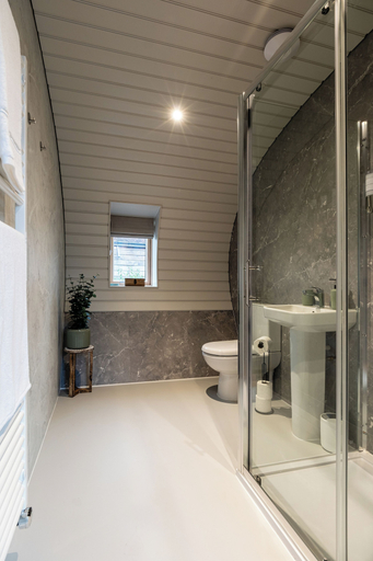 Bathroom 3, Unique 1 BD Eco-Retreat in Old Chalford, Oxfordshire