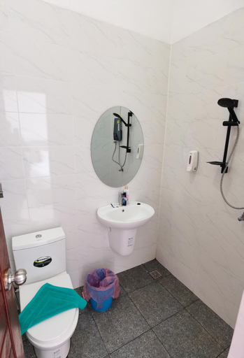 Bathroom 3, Chantha Souk, Vangvieng
