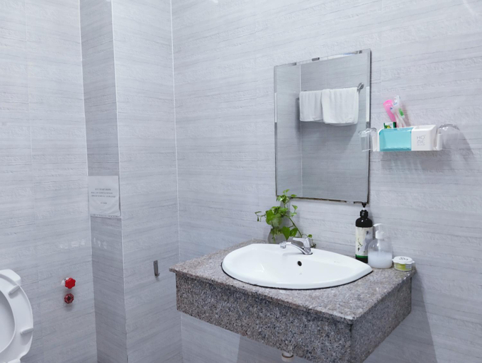 Bathroom 5, Nha nghi Thanh Loi