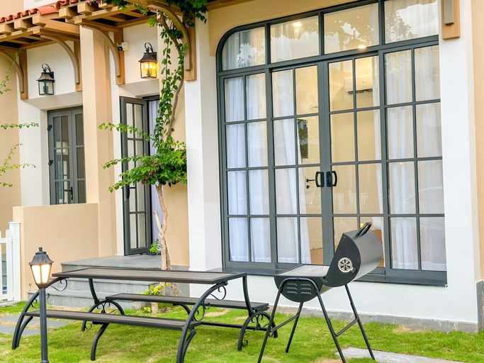 Exterior & Views 2, Deluxe 4 Br Warm Villa - Novaworld PT, Phan Thiết