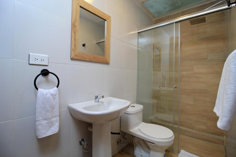 Bathroom 4, APART HOTEL CASA BLANCA, Cuenca