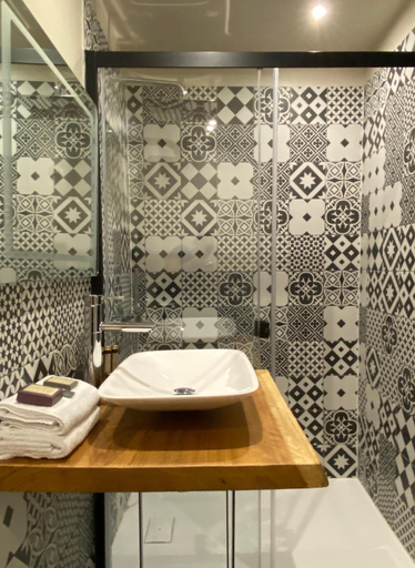 Bathroom 2, Le Moulin Fouret, Eure