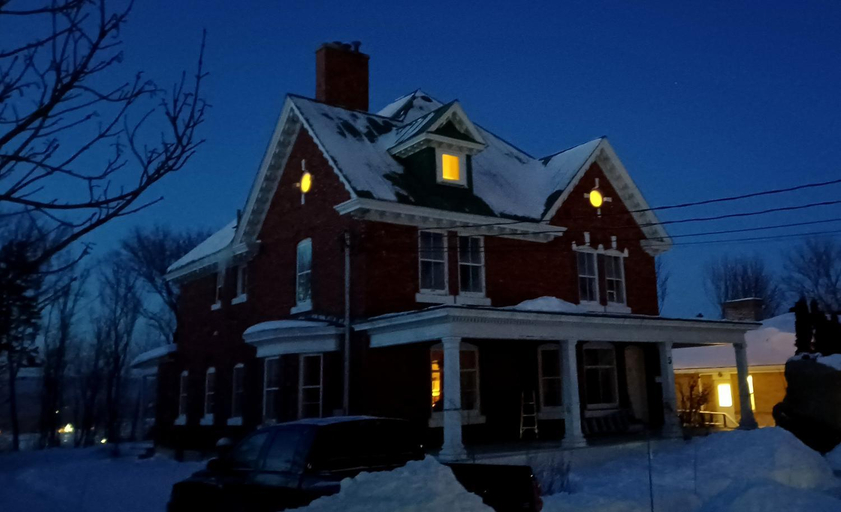 Exterior & Views