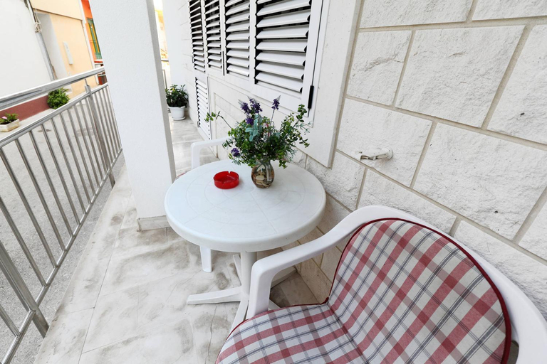 Others 5, Vila Rikard, Podgora