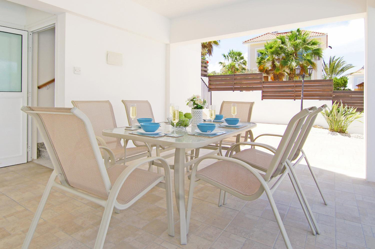 Others 4, Villa Anette