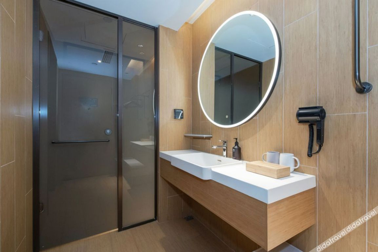 Bathroom 3, Ji Hotel Binzhou Medical University, Binzhou