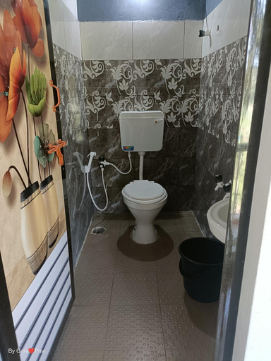 Bathroom, Golden Wings Cafe, Uttara Kannada