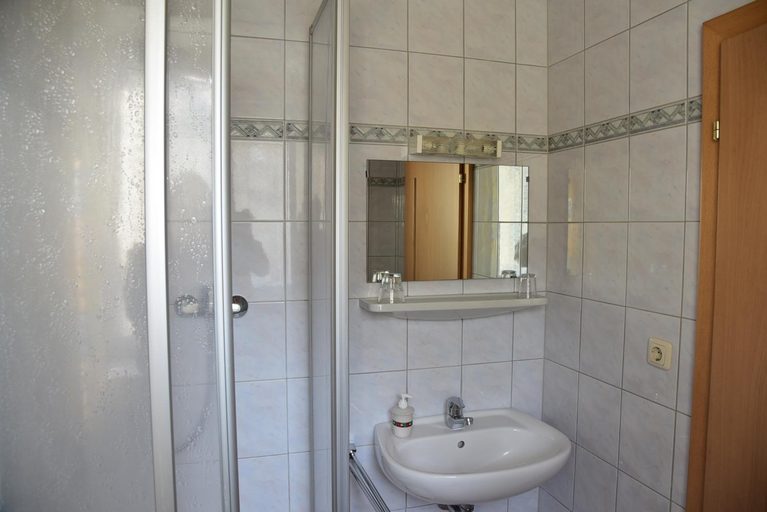 Bathroom, Stiftsgasthof Hochburg, Braunau am Inn