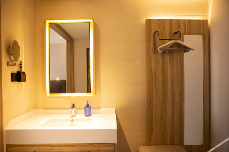Bathroom 4, Hanting Hotel Ordos Yijinholoqi Wenming Road, Ordos