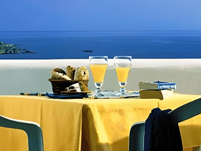Food & Drinks 3, Artemoula's Studios, South Aegean