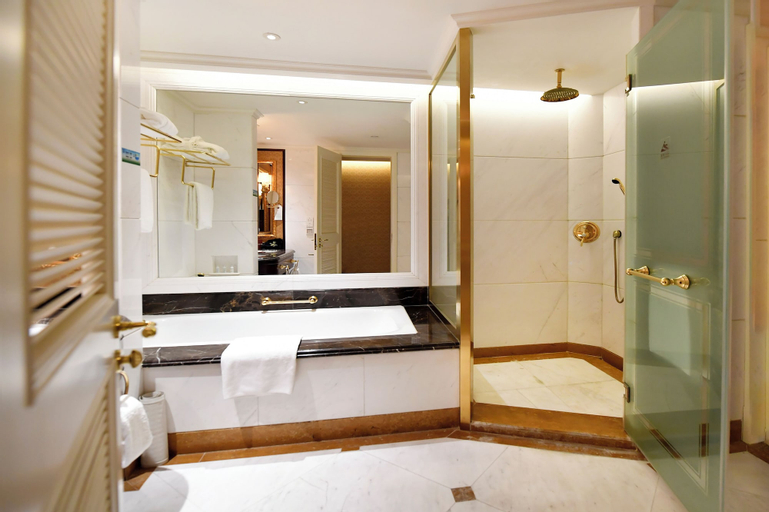 Bathroom 7