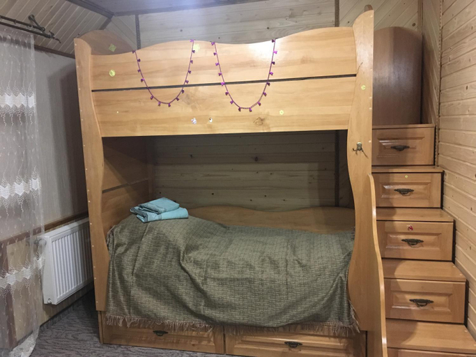 Bedroom 2, Skarbivka, Nadvirnians'kyi