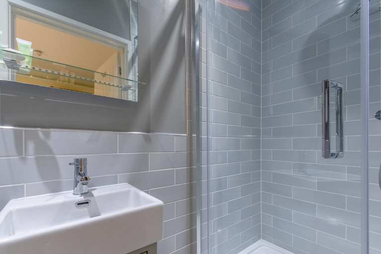 Bathroom 3, The Bell Inn, Suffolk