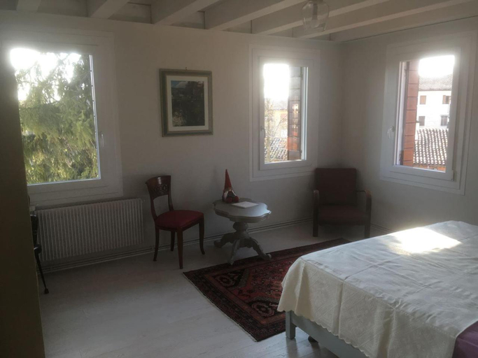 Bedroom 3, B&B Ernestine Family Home e "La Casa tra gli Ulivi", Pordenone