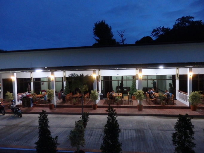 Exterior 8