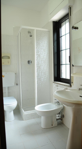Bathroom, Hotel Tre Castelli, Lucca