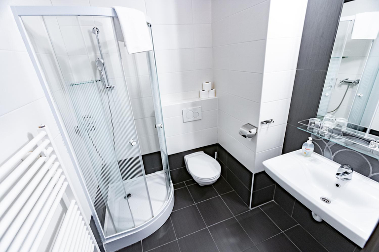Bathroom 3, Budapest Griffin Guest House, Budapesti