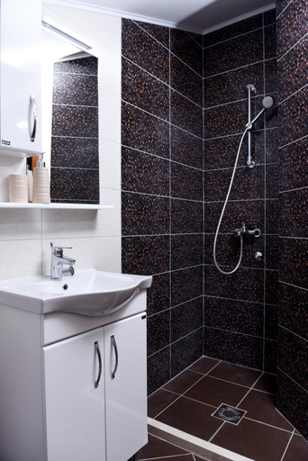 Bathroom 2, Apartments Balbo