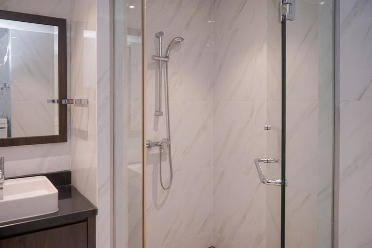 Bathroom 5, Comfy and Minimalist 1BR Apartment Branz BSD City By Travelio, Tangerang Selatan