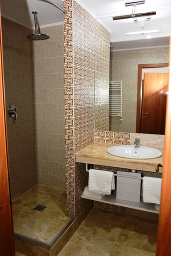 Bathroom 2, Hostel Orhideea, Buzau