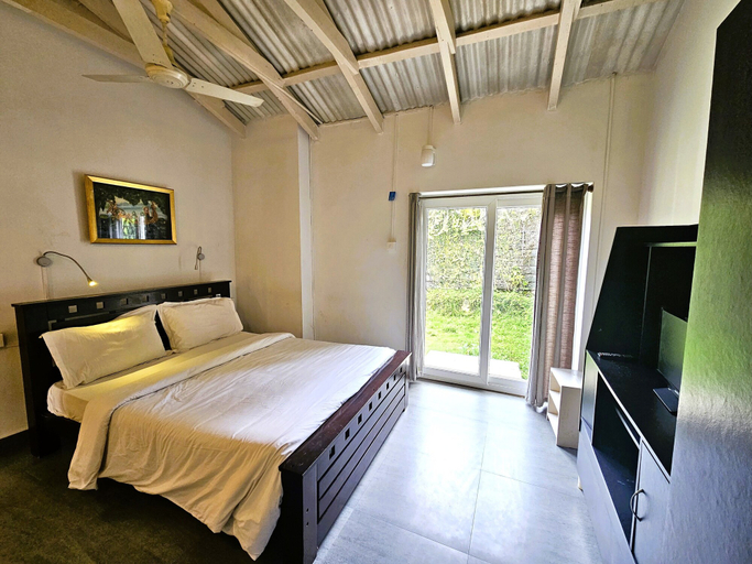 Bedroom 2, iSTAYS The Colonial Villa Yercaud, Salem