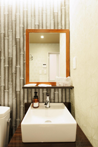 Bathroom 22